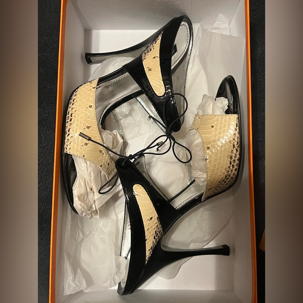 Dolce & Gabbana lace up Heels patent leather python embossed